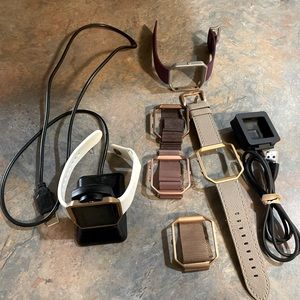 Fitbit Smart Fitness Watch - 6 Changable Wrist Straps And Two Chargers